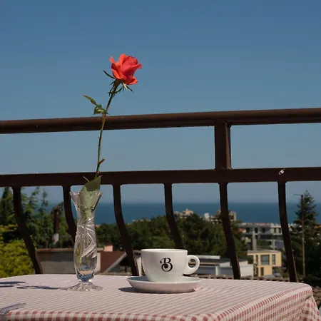 La Casa Πανσιόν Βάρνα