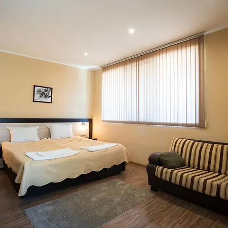 La Casa Πανσιόν 3*